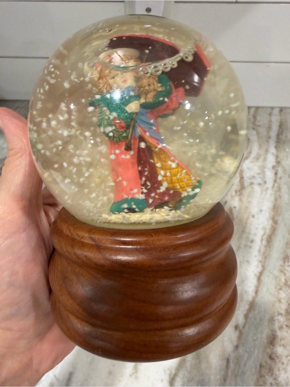 Vintage-Maud Humphrey - Snow Globe Girl with Red Umbrella. Plays White Christmas - Picture 3 of 6